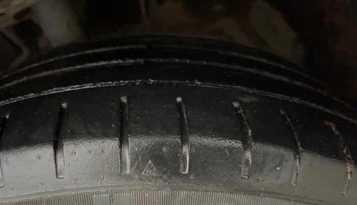 2020 Toyota Glanza V, Petrol, Manual, 63,451 km, Left Front Tyre Tread