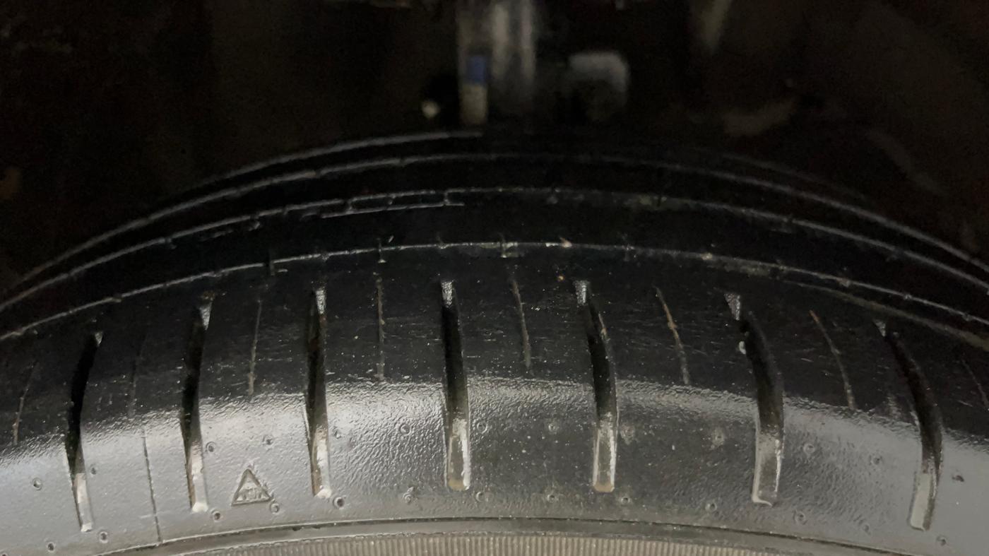 2020 Toyota Glanza V, Petrol, Manual, 63,580 km, Right Front Tyre Tread