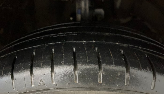 2020 Toyota Glanza V, Petrol, Manual, 63,451 km, Right Front Tyre Tread