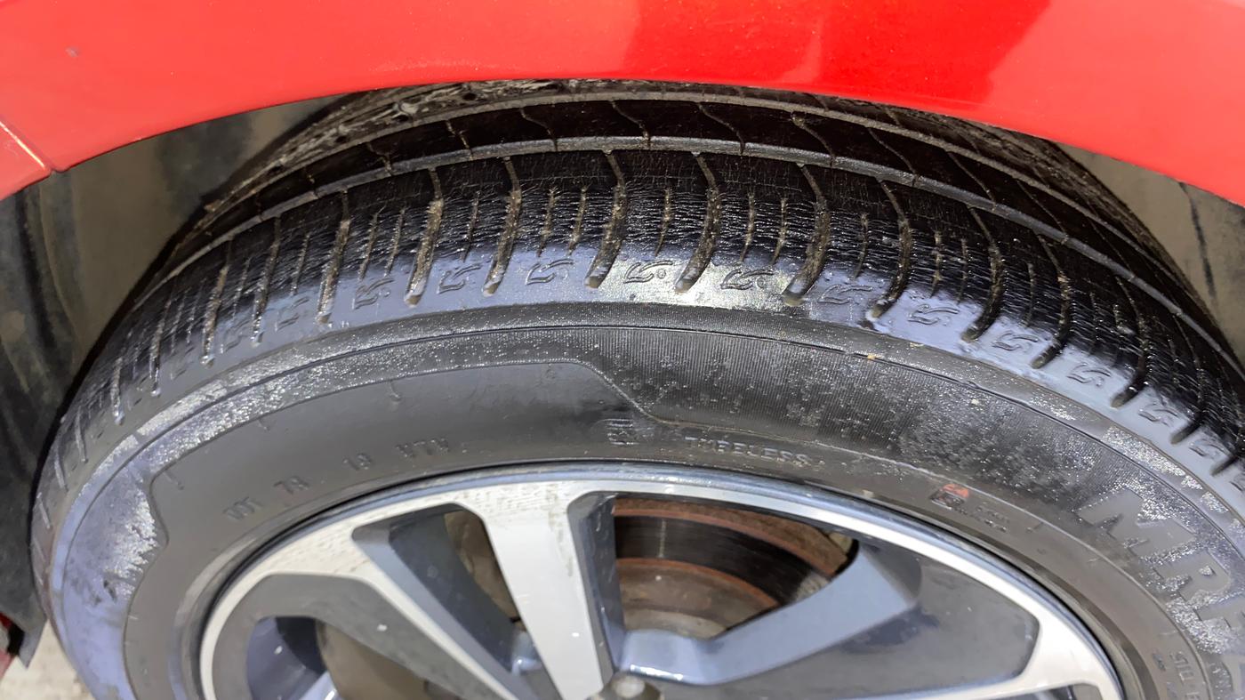 2021 Tata ALTROZ XZ I-TURBO PETROL, Petrol, Manual, 24,564 km, Left Front Tyre Tread
