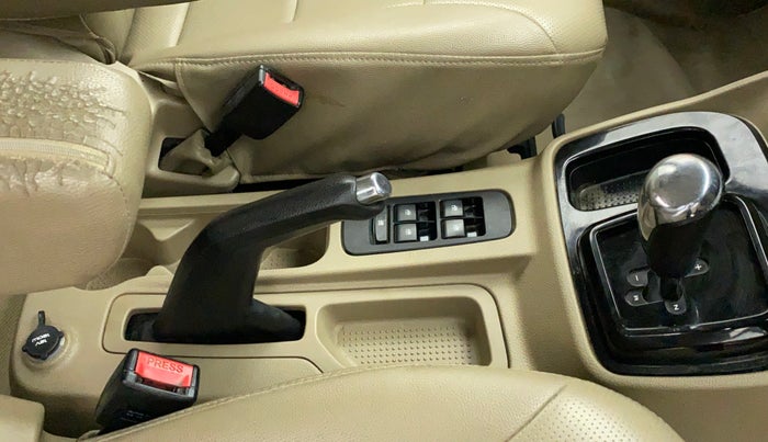 2018 Mahindra TUV300 T8 AMT, Diesel, Automatic, 59,701 km, Gear Lever
