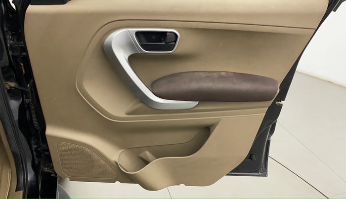 2018 Mahindra TUV300 T8 AMT, Diesel, Automatic, 59,701 km, Driver Side Door Panels Control