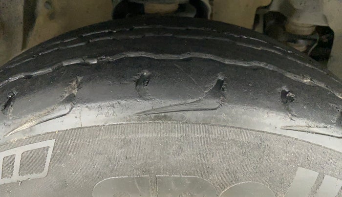 2018 Mahindra TUV300 T8 AMT, Diesel, Automatic, 59,701 km, Right Front Tyre Tread