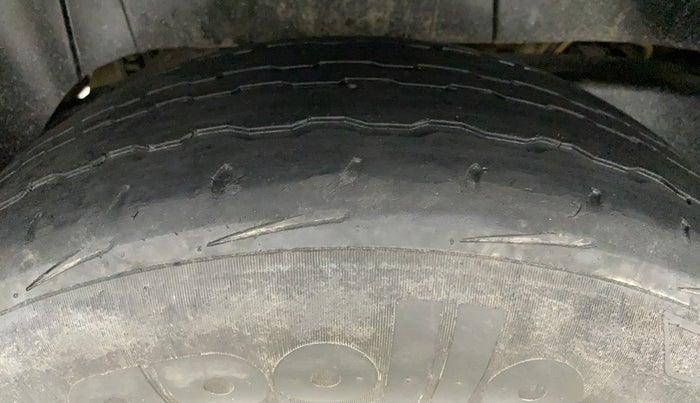 2018 Mahindra TUV300 T8 AMT, Diesel, Automatic, 59,701 km, Right Rear Tyre Tread