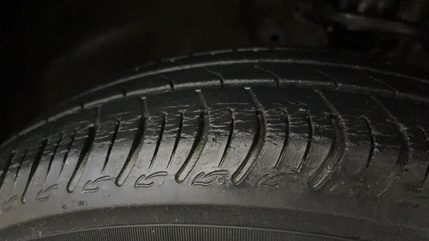 2020 Maruti S PRESSO VXI AMT, Petrol, Automatic, 24,277 km, Right Front Tyre Tread