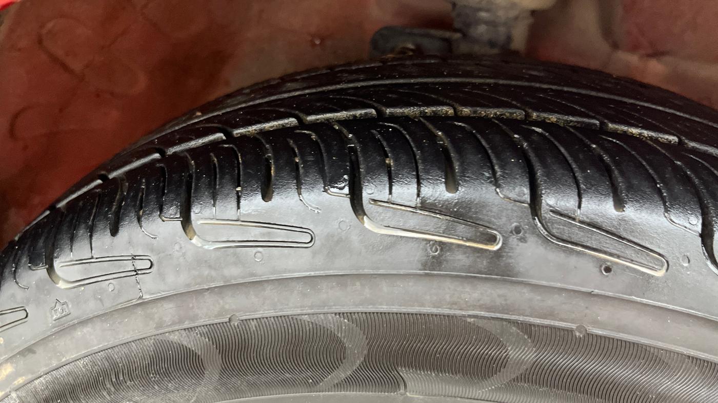 2016 Maruti Celerio VXI AMT, Petrol, Automatic, 1,12,413 km, Right Front Tyre Tread