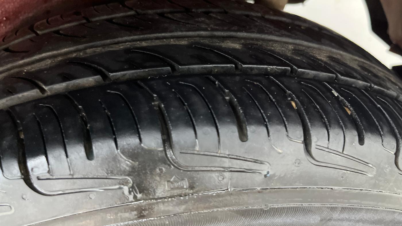 2016 Maruti Celerio VXI AMT, Petrol, Automatic, 1,12,413 km, Left Rear Tyre Tread