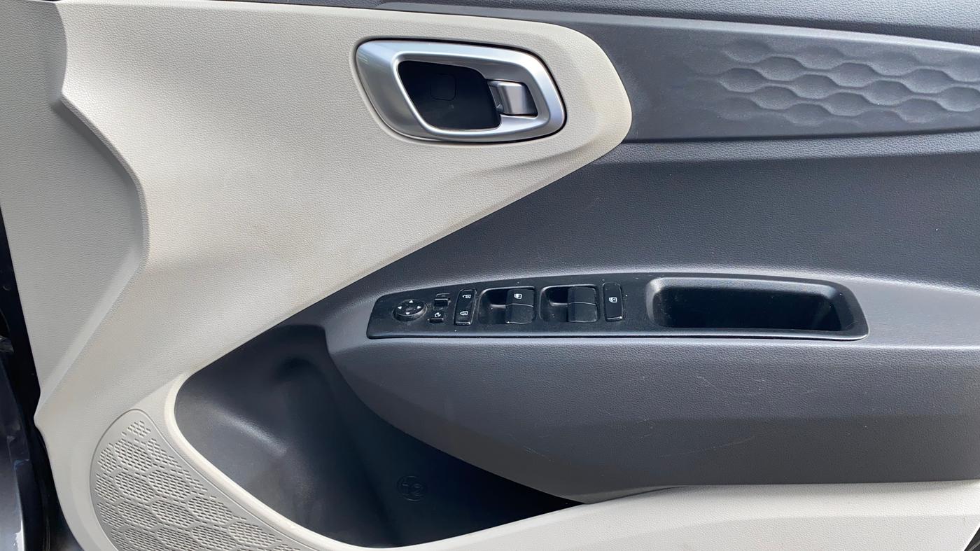 2020 Hyundai AURA SX PLUS 1.2 AMT, Petrol, Automatic, 59,731 km, Driver Side Door Panels Control