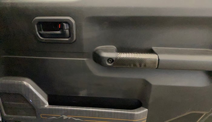 2023 Maruti JIMNY ZETA ALL GRIP PRO , CNG, Manual, 35,288 km, Driver Side Door Panels Control