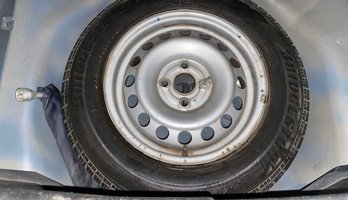 2017 Maruti Swift LXI (O), Petrol, Manual, 60,757 km, Spare Tyre