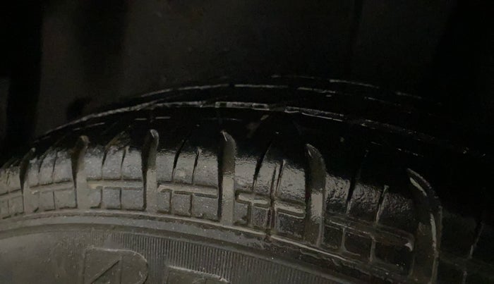 2017 Maruti Swift LXI (O), Petrol, Manual, 60,757 km, Left Rear Tyre Tread