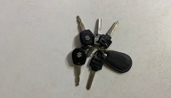 2017 Maruti Swift LXI (O), Petrol, Manual, 60,757 km, Key Close Up