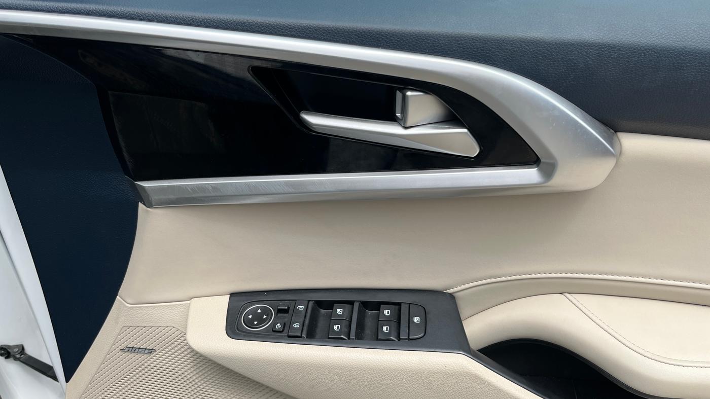 2024 KIA CARENS LUXURY PLUS 1.5 IMT PETROL, Petrol, Manual, 70,993 km, Driver Side Door Panels Control