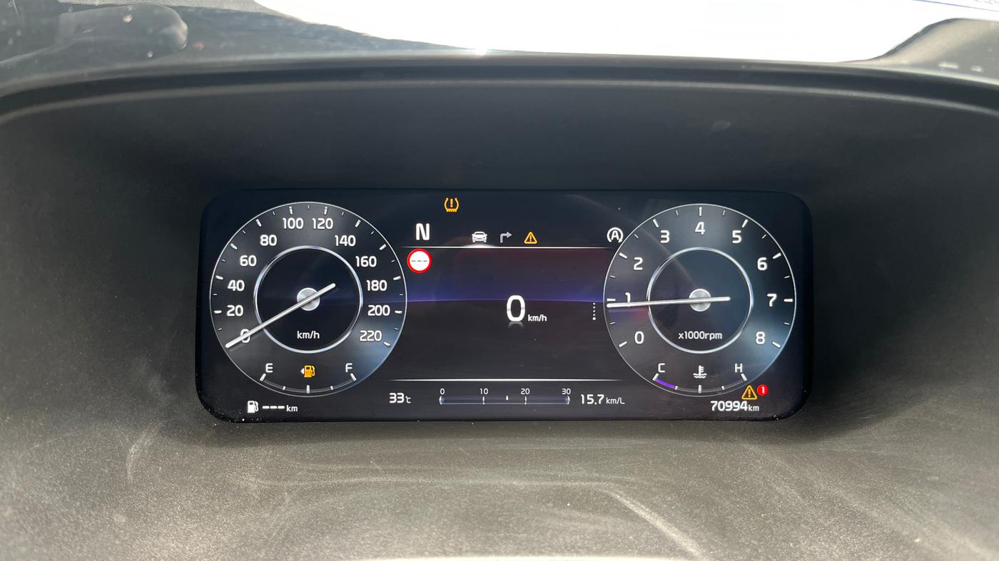 2024 KIA CARENS LUXURY PLUS 1.5 IMT PETROL, Petrol, Manual, 70,993 km, Odometer Image