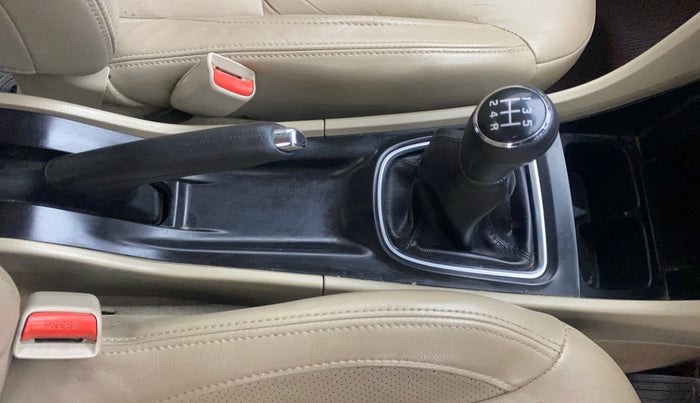 2016 Maruti Ciaz ZXI+, Petrol, Manual, 87,522 km, Gear Lever