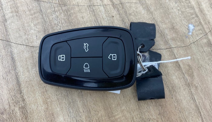 2024 Tata NEXON Creative Plus S 1.2 Revotron 6AMT Dark Edition, CNG, Automatic, 46,394 km, Key Close Up