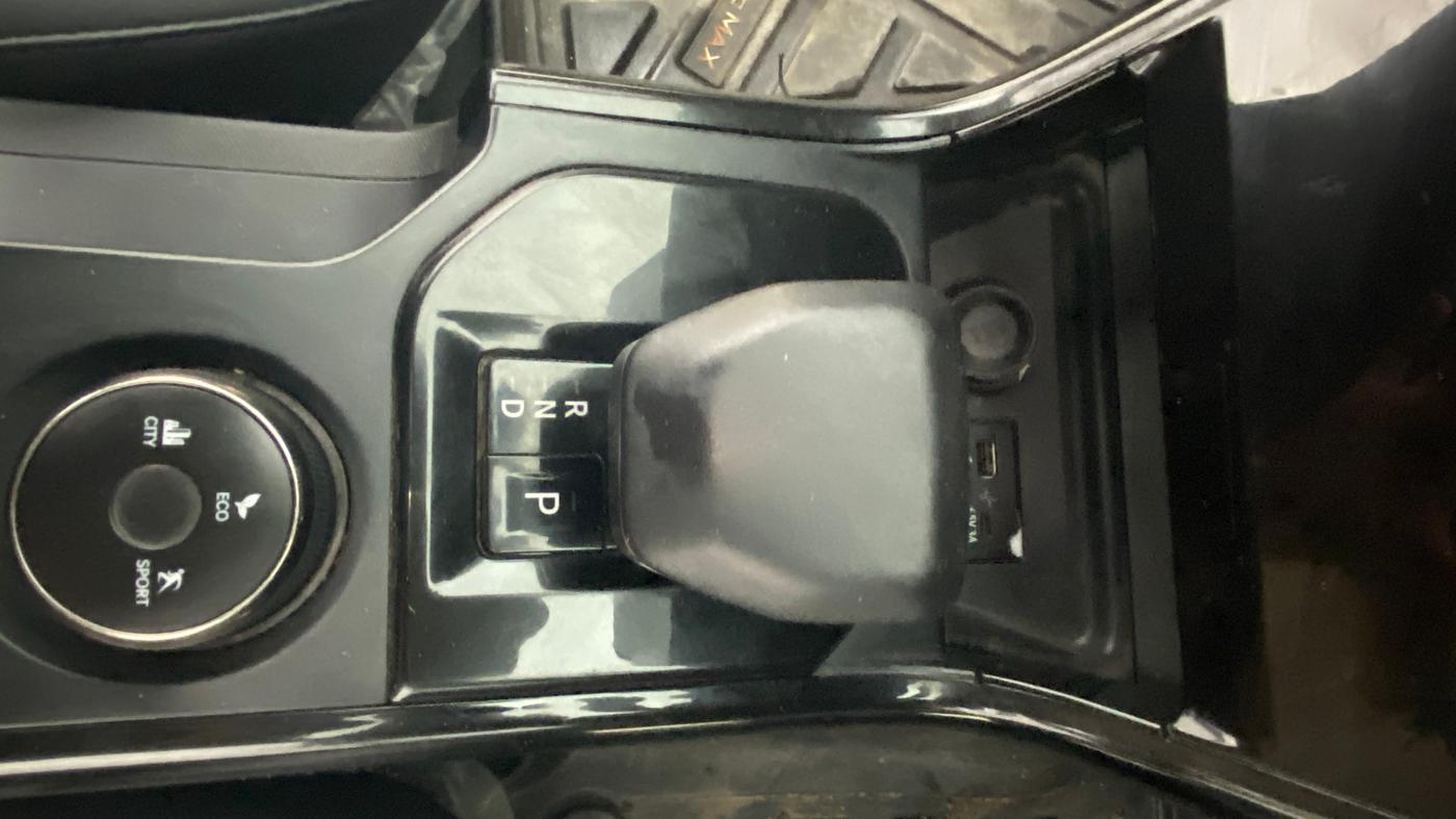 2024 Tata NEXON Creative Plus S 1.2 Revotron 6AMT Dark Edition, CNG, Automatic, 46,394 km, Gear Lever