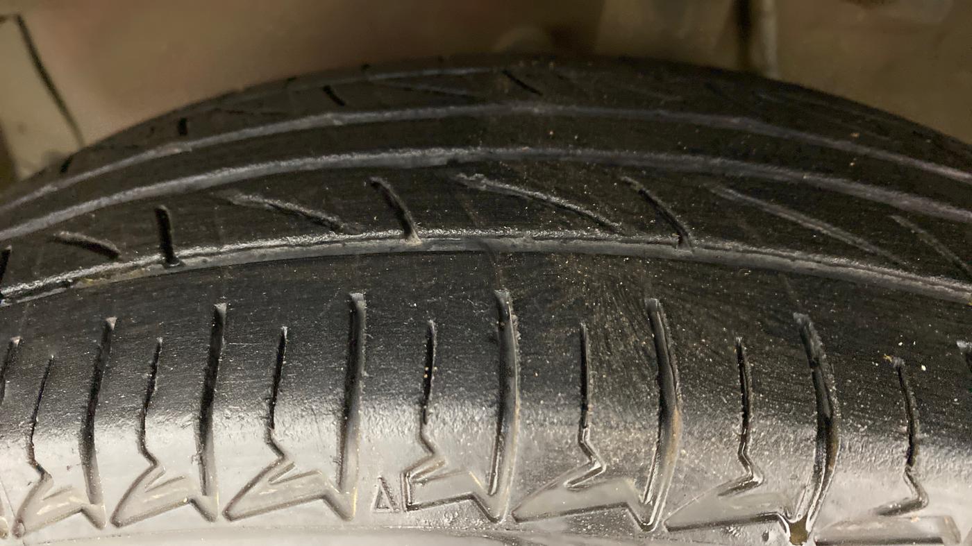 2009 Maruti Swift Dzire VXI 1.3, Petrol, Manual, 70,353 km, Left Front Tyre Tread