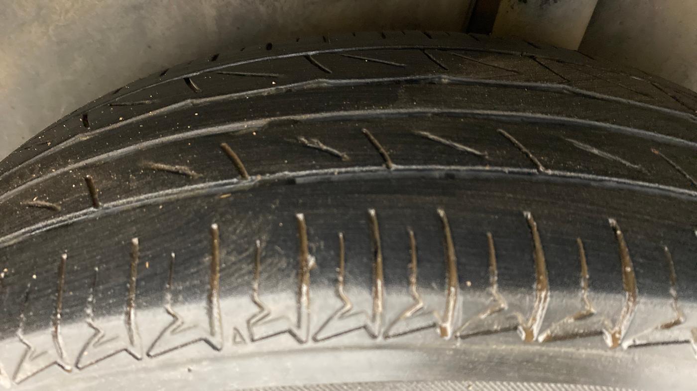 2009 Maruti Swift Dzire VXI 1.3, Petrol, Manual, 70,353 km, Left Rear Tyre Tread
