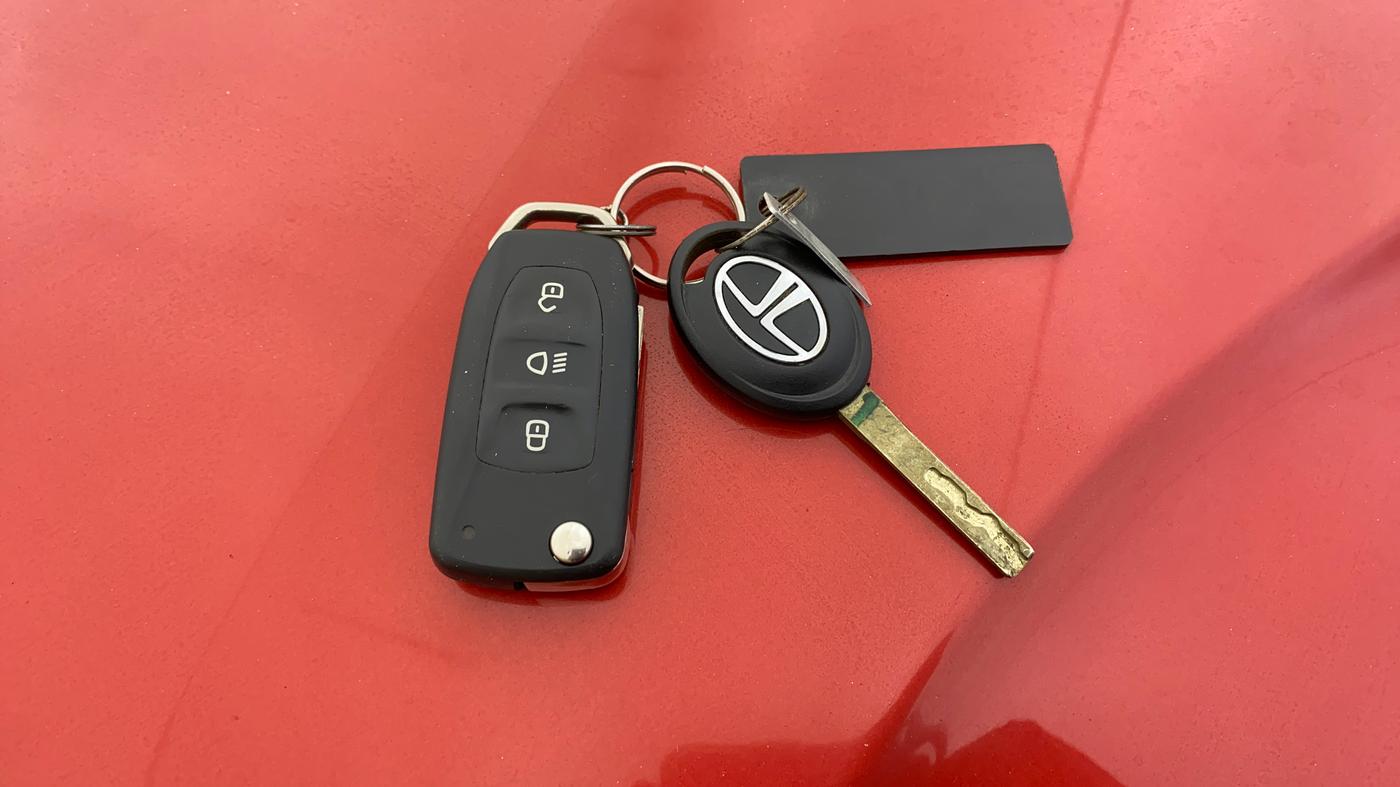 2018 Tata NEXON XZ PETROL, Petrol, Manual, 40,750 km, Key Close Up