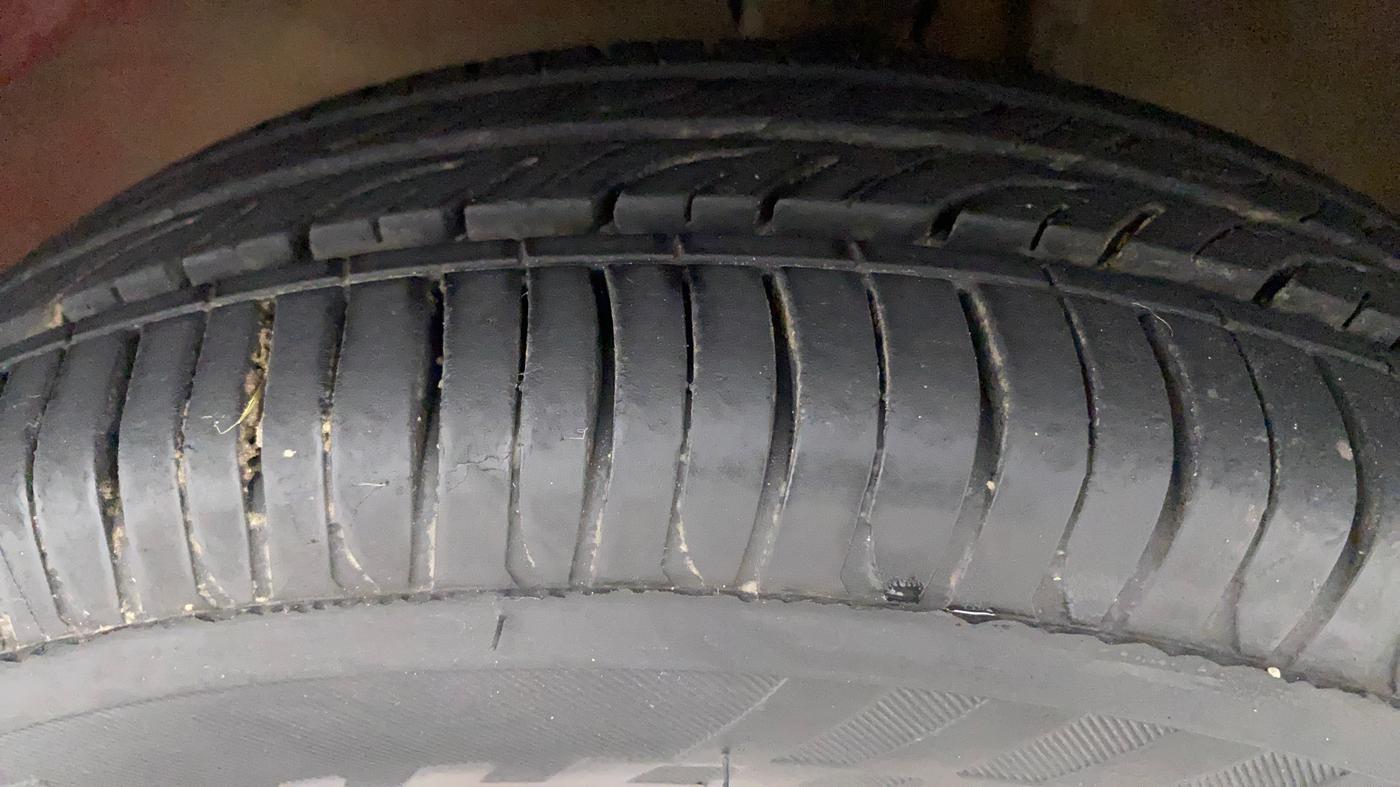 2010 Maruti Zen Estilo LXI, Petrol, Manual, 22,224 km, Left Front Tyre Tread