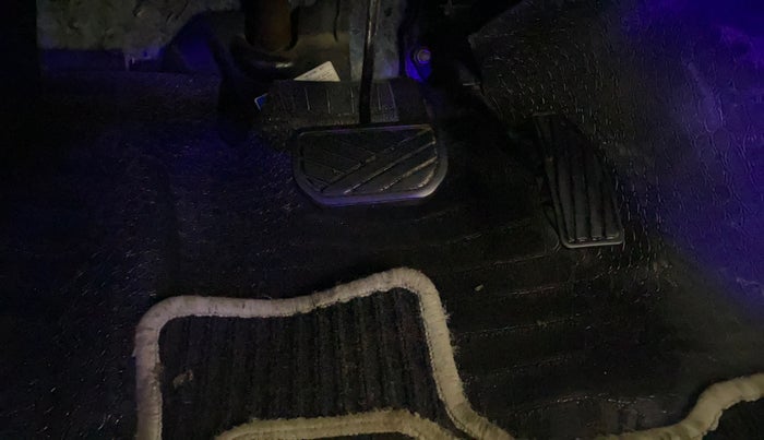 2020 Maruti Swift VXI AMT, Petrol, Automatic, 37,234 km, Pedals