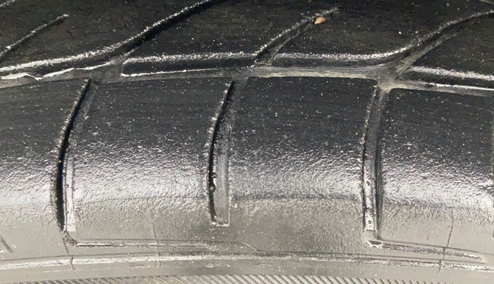 2020 Maruti Swift VXI AMT, Petrol, Automatic, 37,234 km, Left Front Tyre Tread