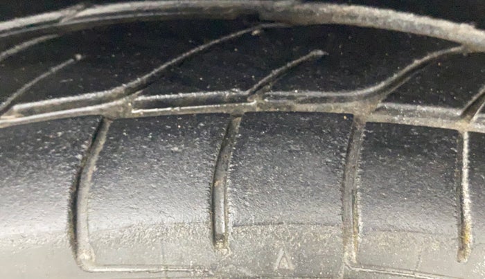 2020 Maruti Swift VXI AMT, Petrol, Automatic, 37,234 km, Right Front Tyre Tread