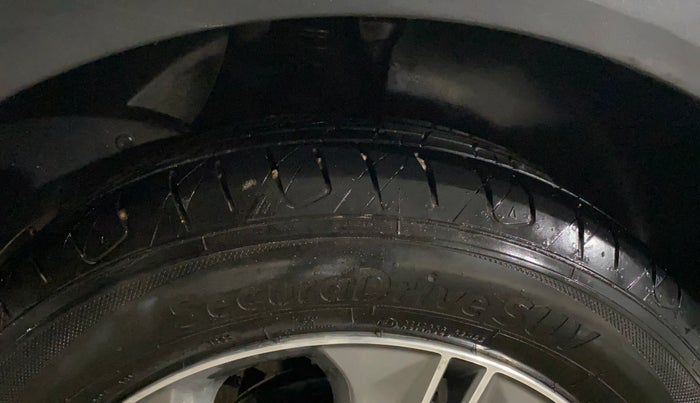 2018 Hyundai Creta SX (O) 1.6 DIESEL, Diesel, Manual, 1,26,427 km, Right Rear Tyre Tread