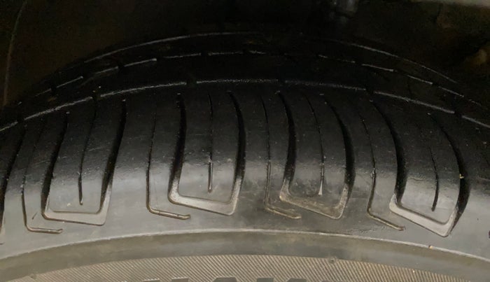 2021 KIA SONET HTK PLUS 1.5, Diesel, Manual, 70,638 km, Left Front Tyre Tread