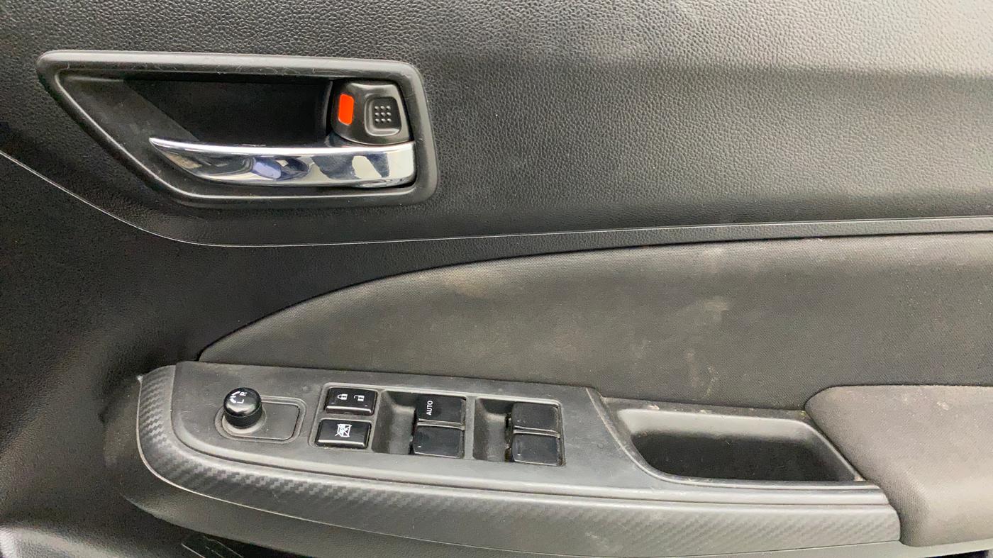 2022 Maruti Swift VXI, Petrol, Manual, 41,003 km, Driver Side Door Panels Control