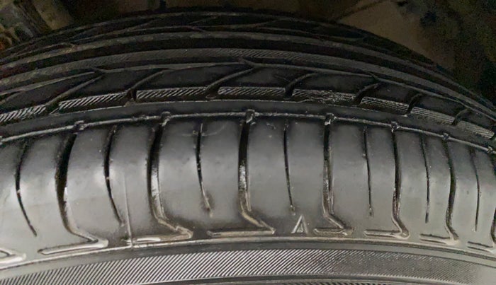 2017 Maruti Swift Dzire VDI, Diesel, Manual, 66,973 km, Left Front Tyre Tread