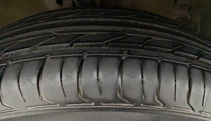 2017 Maruti Swift Dzire VDI, Diesel, Manual, 66,973 km, Right Front Tyre Tread