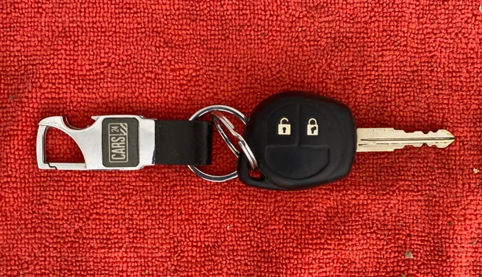 2017 Maruti Swift Dzire VDI, Diesel, Manual, 66,973 km, Key Close Up