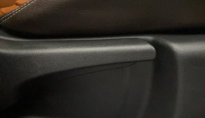 2017 Renault Captur RXL DIESEL, Diesel, Manual, 94,540 km, Driver Side Adjustment Panel