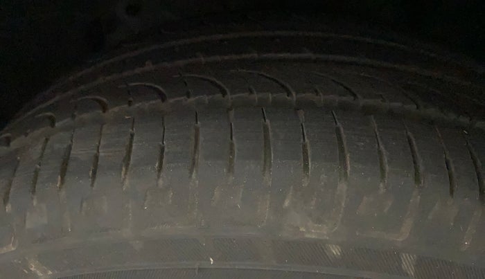 2017 Renault Captur RXL DIESEL, Diesel, Manual, 94,540 km, Left Front Tyre Tread