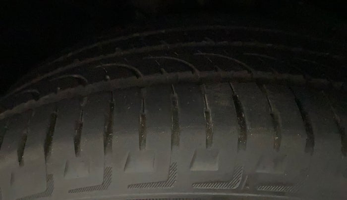 2017 Renault Captur RXL DIESEL, Diesel, Manual, 94,540 km, Right Front Tyre Tread