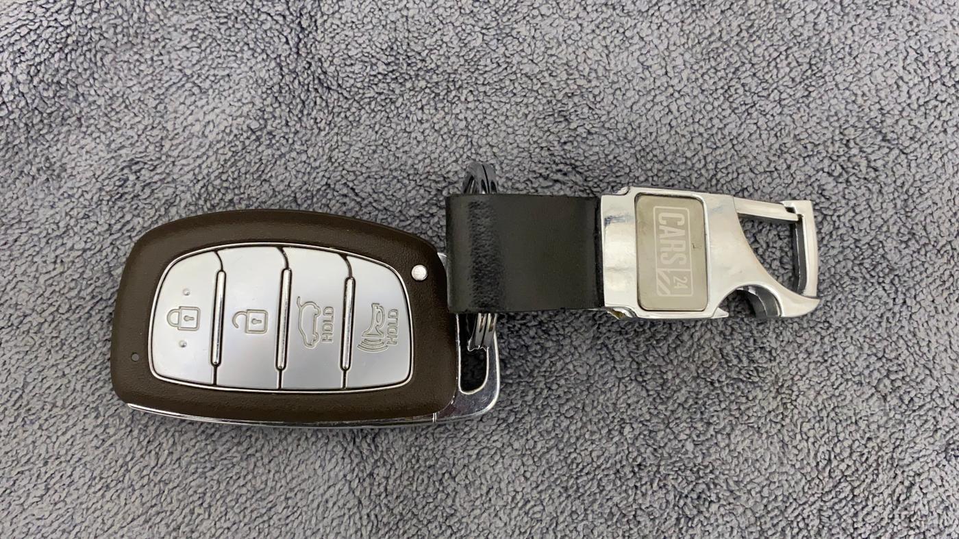 2019 Hyundai VENUE SX 1.0 (O) TURBO, Petrol, Manual, 27,024 km, Key Close Up