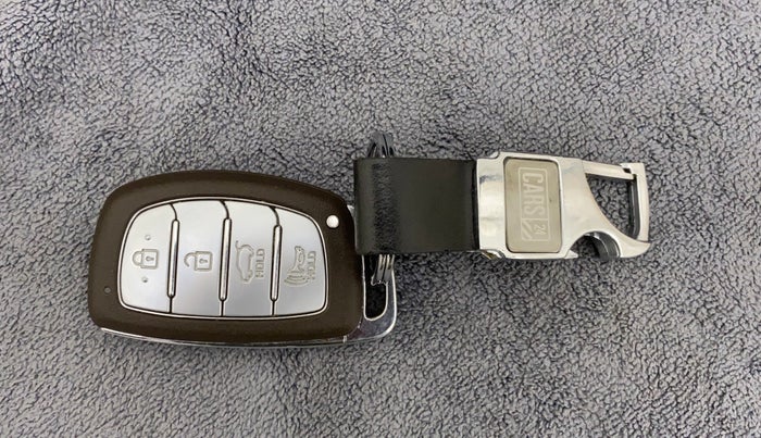 2019 Hyundai VENUE SX 1.0 (O) TURBO, Petrol, Manual, 27,024 km, Key Close Up