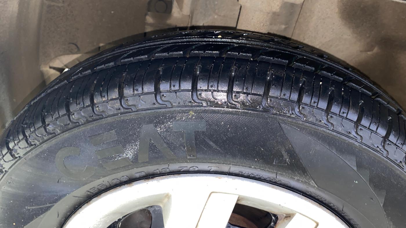 2017 Renault Kwid RXT 1.0 AMT (O), Petrol, Automatic, 22,161 km, Left Front Tyre Tread