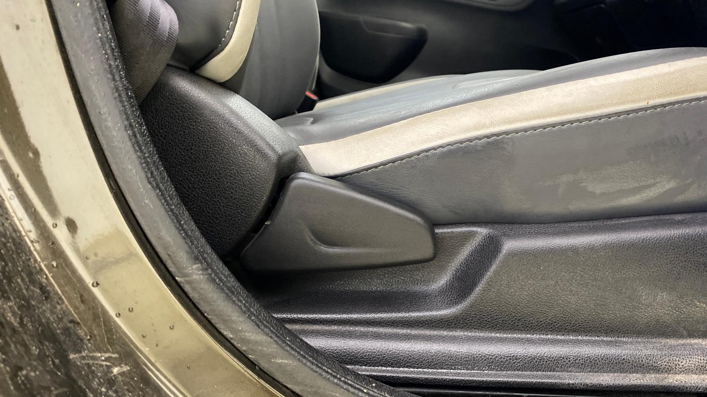 2017 Renault Kwid RXT 1.0 AMT (O), Petrol, Automatic, 22,161 km, Driver Side Adjustment Panel