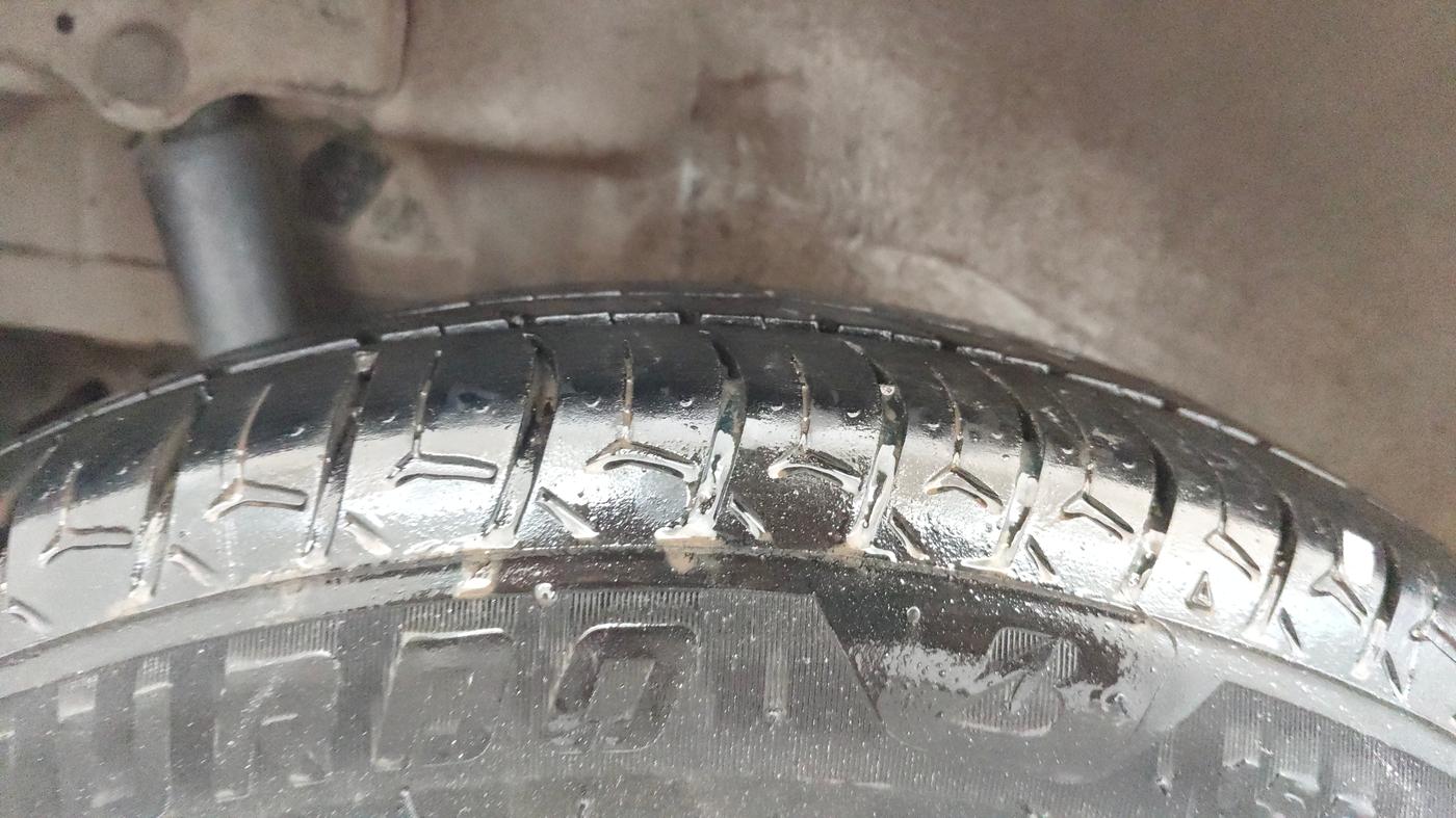 2014 Maruti Wagon R 1.0 VXI, Petrol, Manual, 1,20,761 km, Right Rear Tyre Tread
