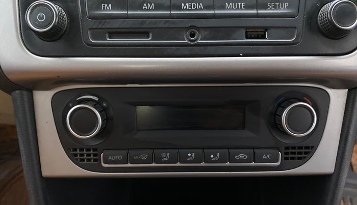 2017 Volkswagen Ameo HIGHLINE1.5L, Diesel, Manual, 1,07,294 km, AC Unit - Directional switch has minor damage