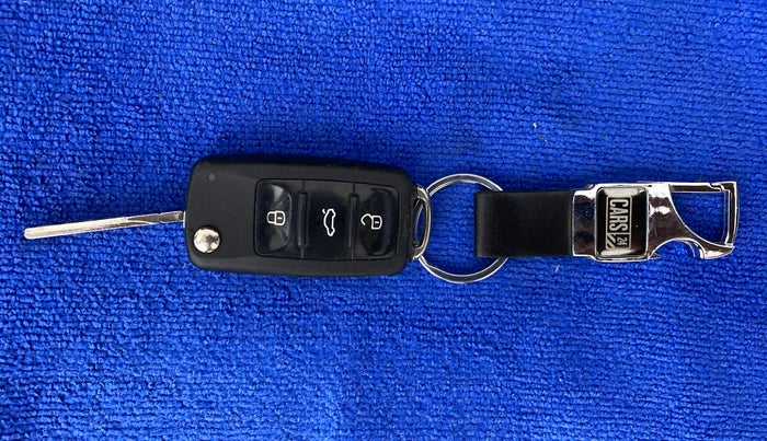 2017 Volkswagen Ameo HIGHLINE1.5L, Diesel, Manual, 1,07,294 km, Key Close Up
