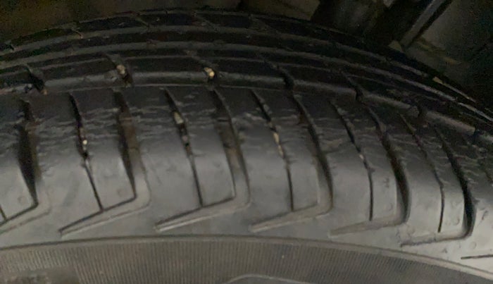 2016 Renault Kwid RXT 0.8 (O), Petrol, Manual, 35,288 km, Right Rear Tyre Tread