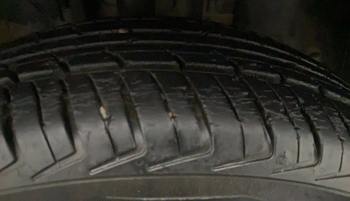 2016 Renault Kwid RXT 0.8 (O), Petrol, Manual, 35,288 km, Right Front Tyre Tread