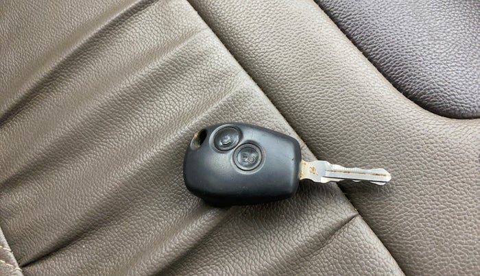 2015 Renault Lodgy 110 PS RXZ STEPWAY 8 STR, Diesel, Manual, 28,953 km, Key Close Up