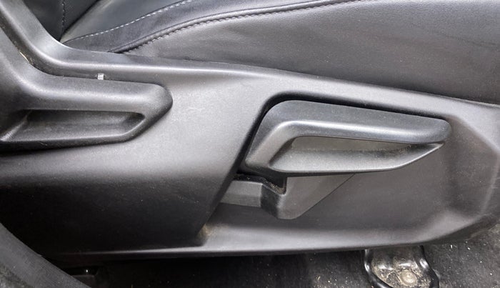 2023 Tata NEXON FEARLESS + SUNROOF AMT DUAL TONE 1.5 DIESEL, Diesel, Automatic, 15,482 km, Driver Side Adjustment Panel