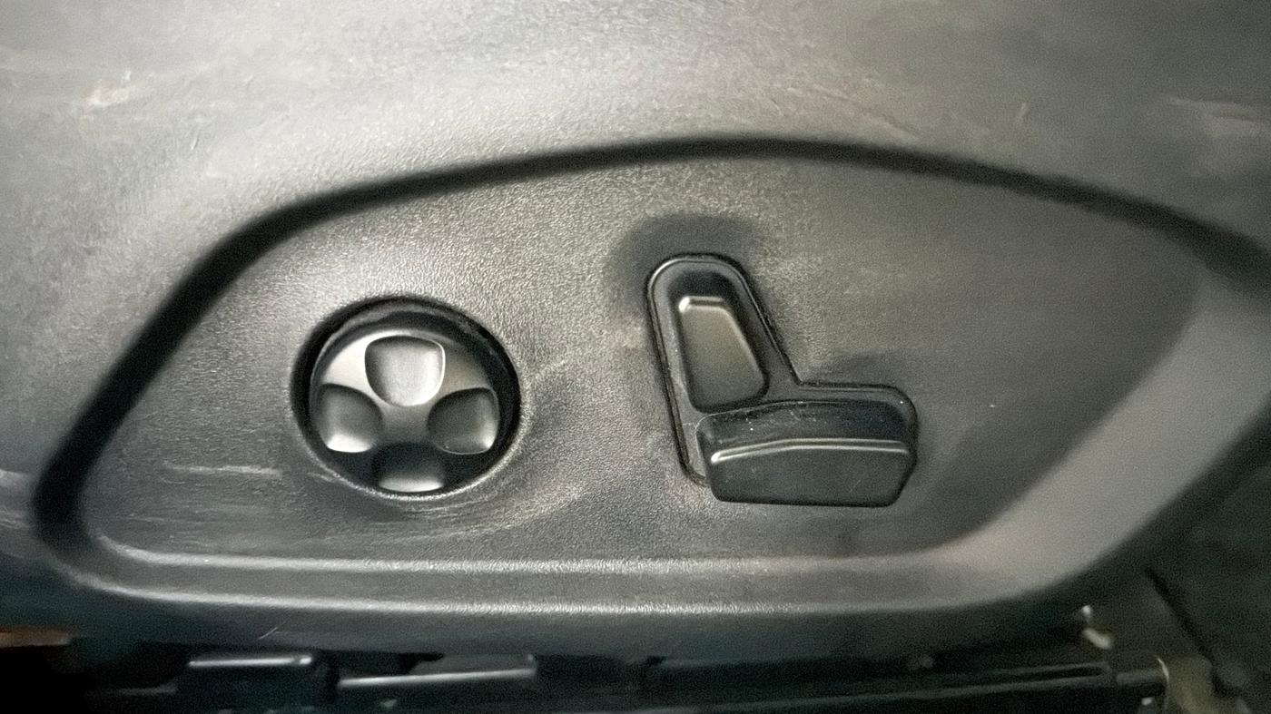 2018 Jeep Compass LIMITED PLUS PETROL AT, Petrol, Automatic, 1,05,006 km, Driver Side Adjustment Panel