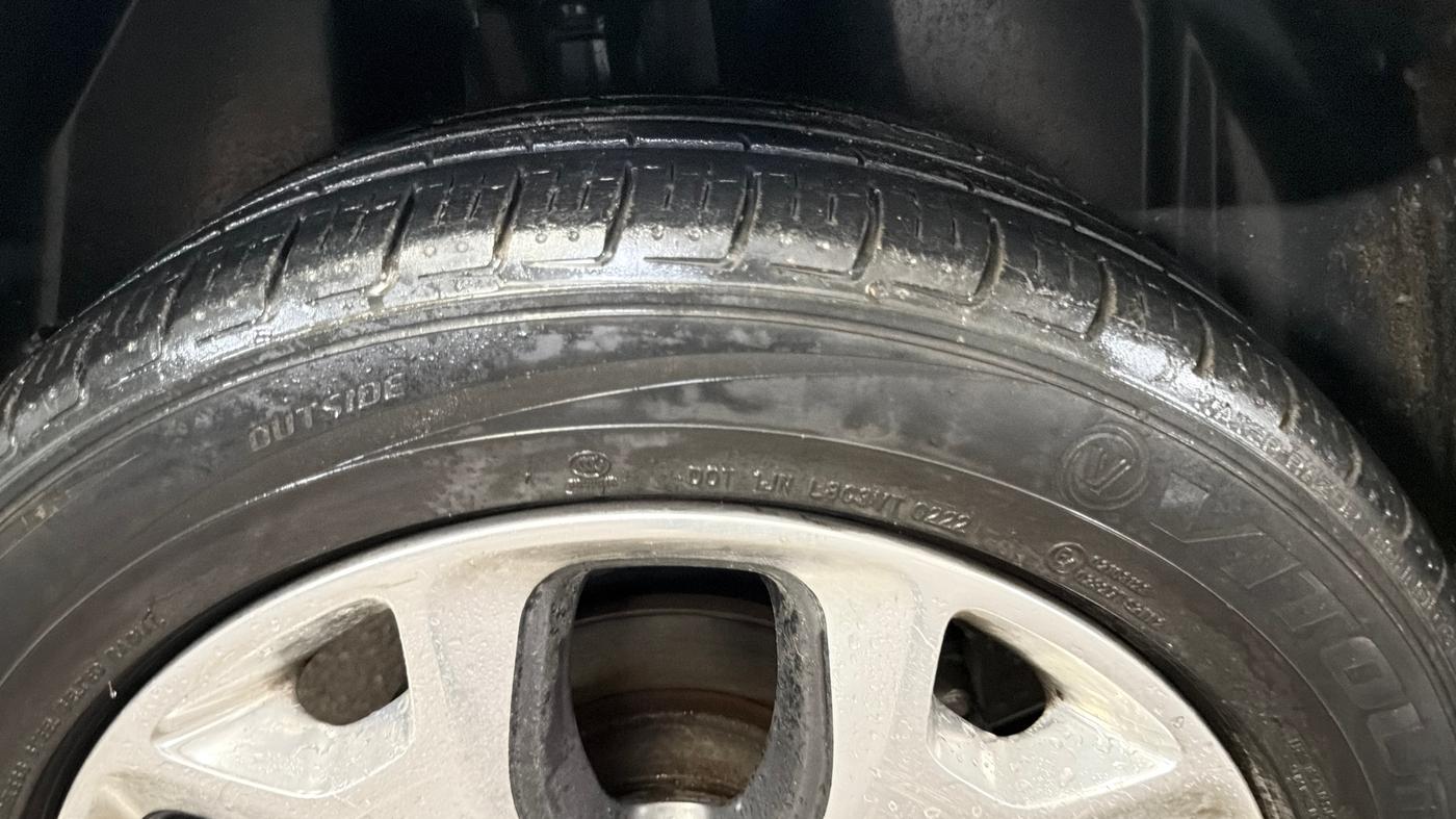 2018 Jeep Compass LIMITED PLUS PETROL AT, Petrol, Automatic, 1,05,006 km, Right Rear Tyre Tread